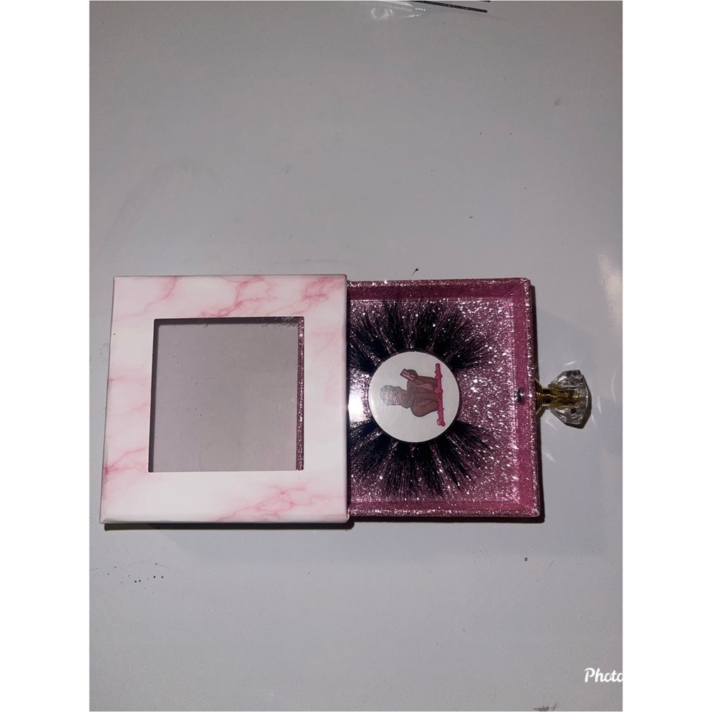 Mink eyelash extensions